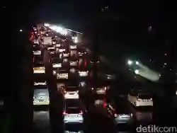 Lalin dari Bandung ke Jakarta Diverifikasi Melalui Tol Japek II Selatan Malam Ini